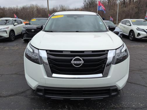 2023 Nissan Pathfinder S FWD
