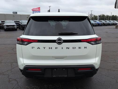 2023 Nissan Pathfinder S FWD
