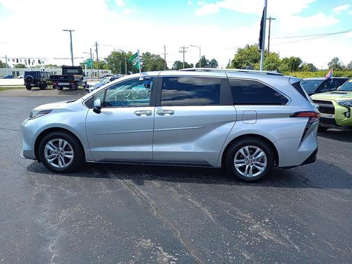 2023 Toyota Sienna Limited 7-Passenger