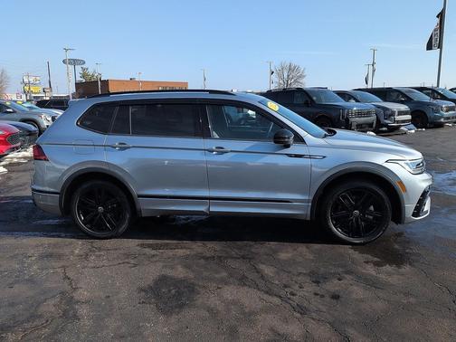 2022 Volkswagen Tiguan 2.0T SE R-Line Black