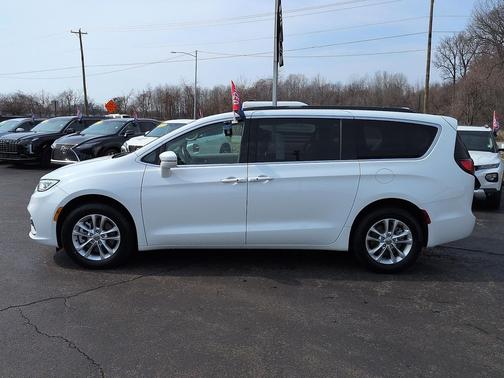 2021 Chrysler Pacifica Touring AWD
