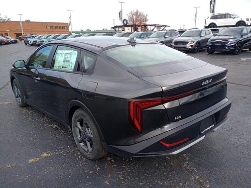 2025 Kia K4 LXS