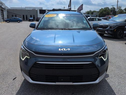 Mineral Blue 2024 Kia Niro EX