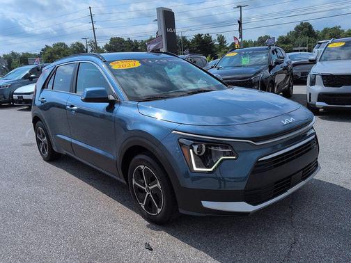 Mineral Blue 2024 Kia Niro EX