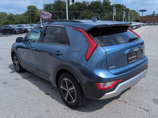 Mineral Blue 2024 Kia Niro EX