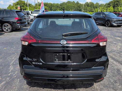 Super Black 2021 Nissan Kicks S