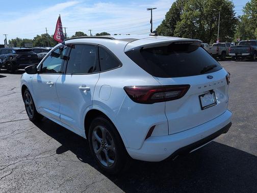 Oxford White 2023 Ford Escape ST-Line