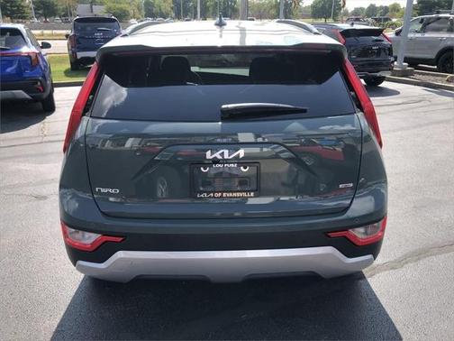 Cityscape Green 2023 Kia Niro EX