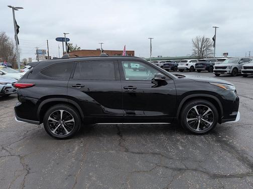 2022 Toyota Highlander XSE