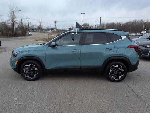 Pluton Blue 2024 Kia Seltos EX
