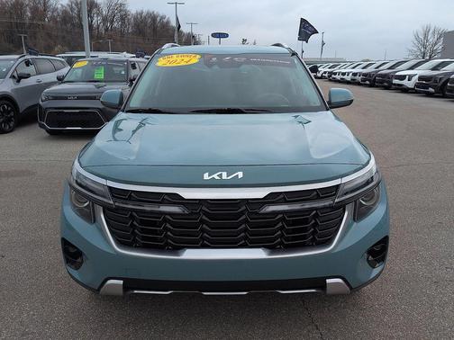 Pluton Blue 2024 Kia Seltos EX