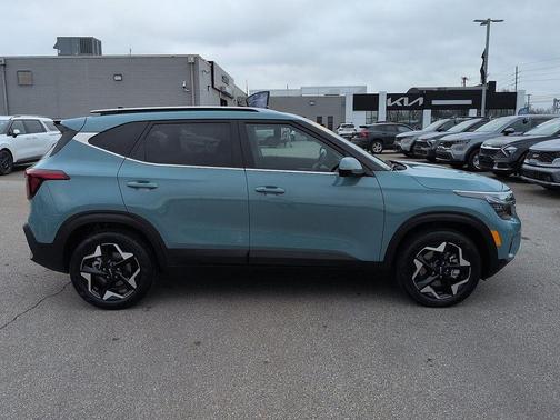 Pluton Blue 2024 Kia Seltos EX
