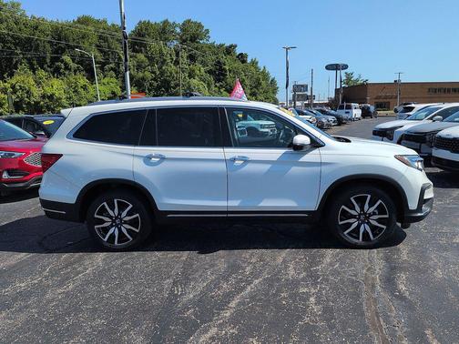 Platinum White Pearl 2021 Honda Pilot Touring 8-Passenger