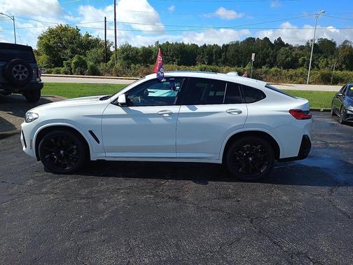 2024 BMW X4 xDrive30i