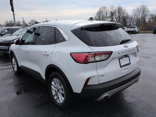 Oxford White 2021 Ford Escape SE