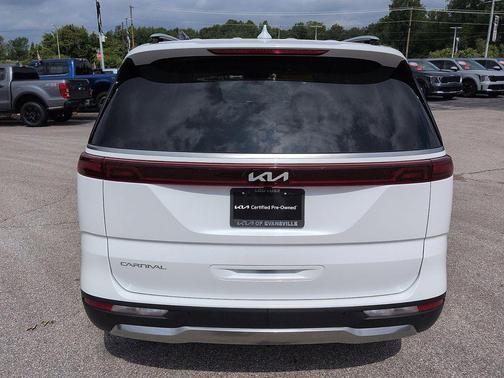 Snow White Pearl 2024 Kia Carnival SX