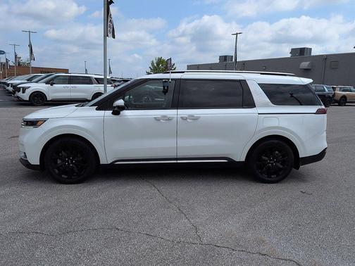 Snow White Pearl 2024 Kia Carnival SX