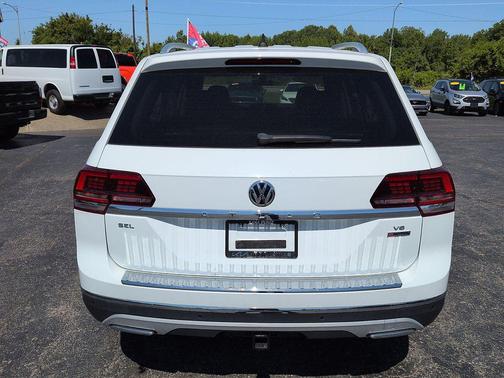 Pure White 2019 Volkswagen Atlas 3.6L SEL Premium