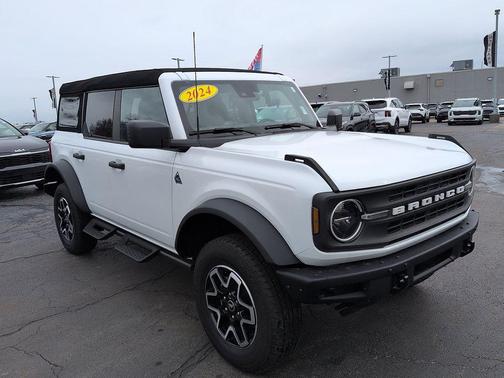 Oxford White 2024 Ford Bronco Black Diamond