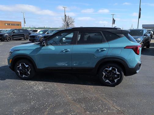 Pluton Blue/Black Roof 2026 Kia Seltos S