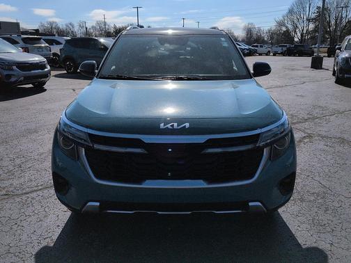 Pluton Blue/Black Roof 2026 Kia Seltos S