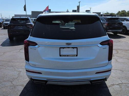 Crystal White Tricoat 2022 Cadillac XT6 Premium Luxury AWD