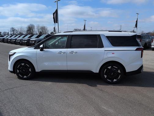 Snow White Pearl 2026 Kia Carnival EX