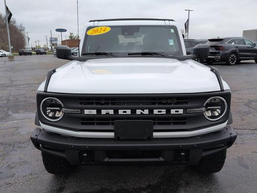 Oxford White 2024 Ford Bronco Black Diamond