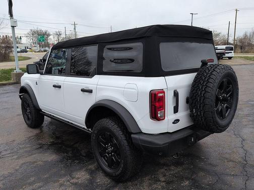 Oxford White 2024 Ford Bronco Black Diamond