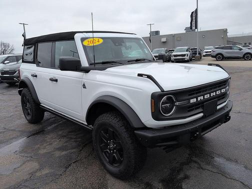 Oxford White 2024 Ford Bronco Black Diamond