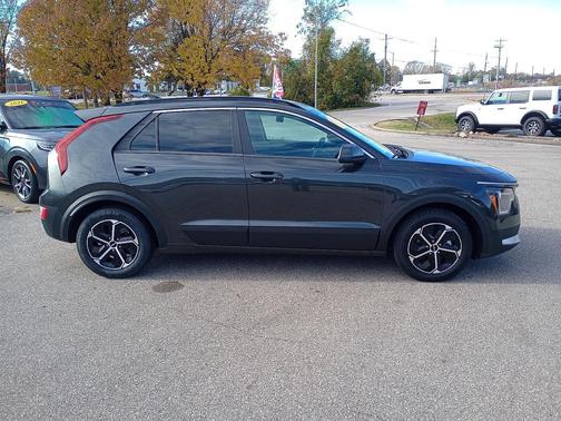 2023 Kia Niro LX