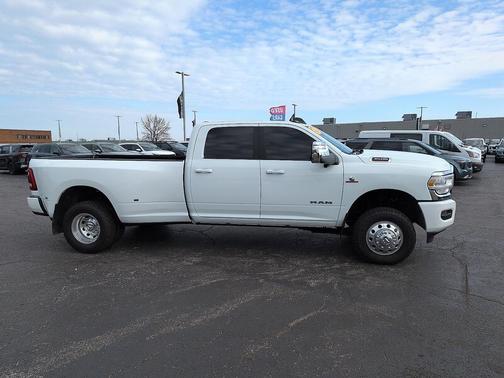 2024 RAM 3500 Laramie Crew Cab 4x4 8' Box