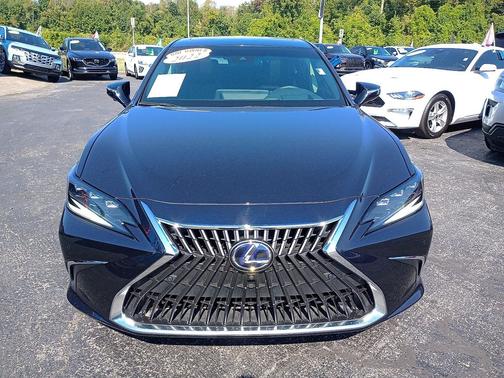 2022 Lexus ES 300h Ultra Luxury