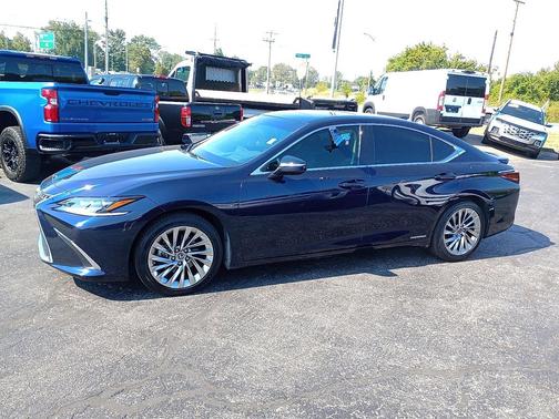 2022 Lexus ES 300h Ultra Luxury