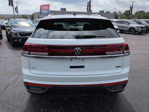 Opal White Pearl 2024 Volkswagen Atlas Cross Sport 2.0T SE w/Technology 4MOTION