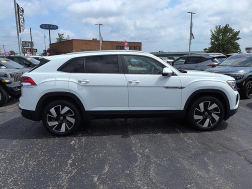 Opal White Pearl 2024 Volkswagen Atlas Cross Sport 2.0T SE w/Technology 4MOTION