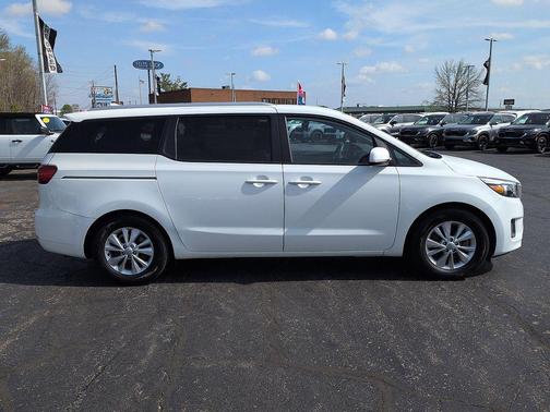 Clear White 2016 Kia Sedona LX