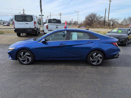 2024 Hyundai ELANTRA SEL