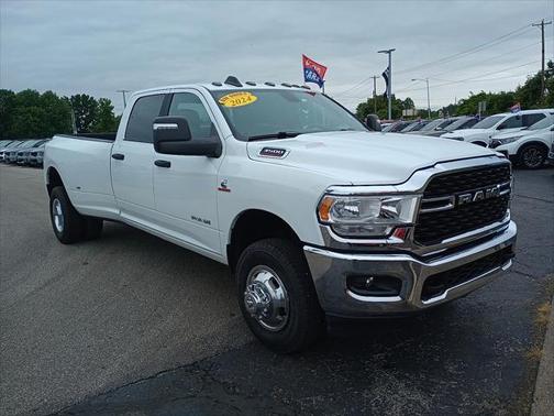 2024 RAM 3500 Big Horn Crew Cab 4x4 8' Box