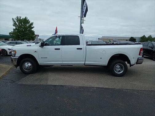2024 RAM 3500 Big Horn Crew Cab 4x4 8' Box