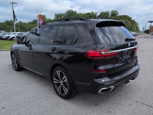 Black Sapphire Metallic 2019 BMW X7 xDrive50i