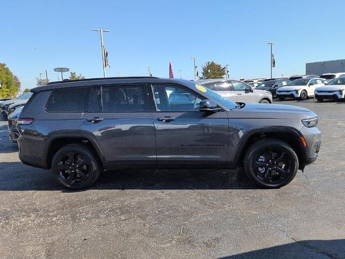 Baltic Gray Metallic Clearcoat 2023 Jeep Grand Cherokee L Altitude