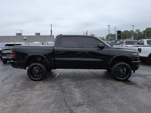 Diamond Black Crystal Pearlcoat 2026 RAM 1500 Big Horn/Lone Star