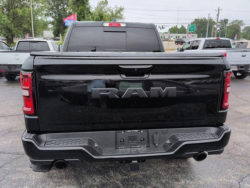 Diamond Black Crystal Pearlcoat 2026 RAM 1500 Big Horn/Lone Star