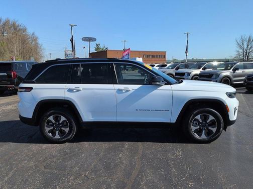2022 Jeep Grand Cherokee 4xe Base