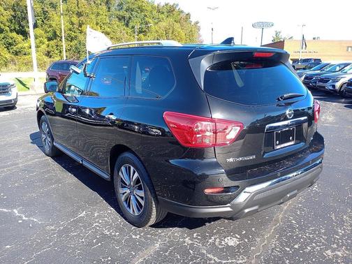 2019 Nissan Pathfinder SL