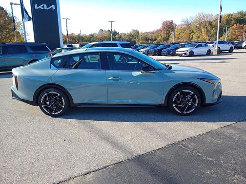 2025 Kia K4 GT-Line