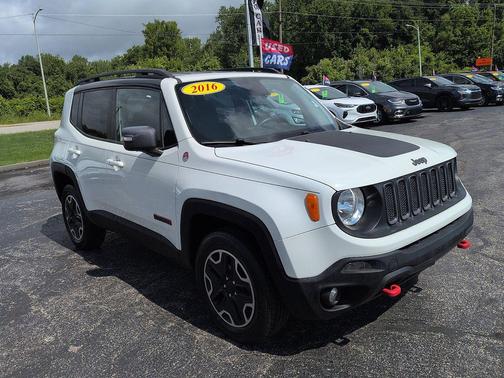 Alpine White 2016 Jeep Renegade Trailhawk