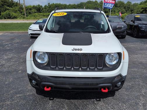 Alpine White 2016 Jeep Renegade Trailhawk