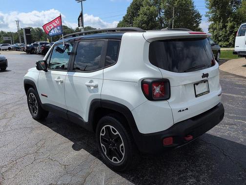 Alpine White 2016 Jeep Renegade Trailhawk
